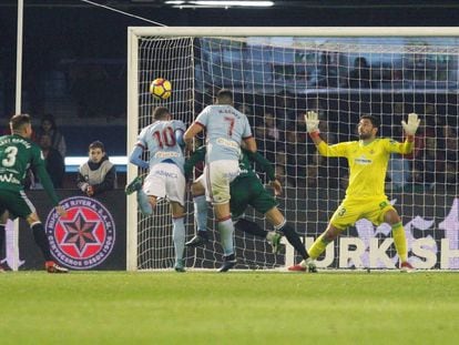 Gol de Maxi G&oacute;mez, segundo del Celta contra el Betis.