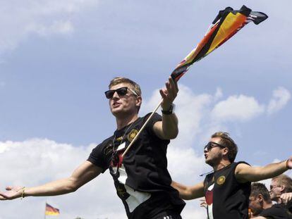 Kroos y Götze celebran la consecución del Mundial 2014