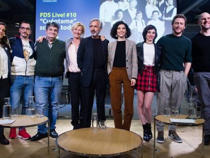 Los protagonistas de 'Cuéntame' y los organizadores del ciclo Fuera de serie.