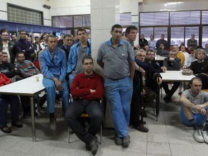 Asamblea de los trabajadores de Roca en la f&aacute;brica de Madrid.