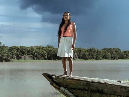 La líder indígena peruana Liz Chicaje Churay, fotografiada en las afueras de Iquitos en Perú.