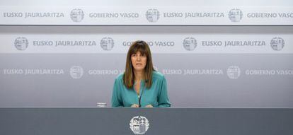 La portavoz, Idoia Mendia, en la rueda de prensa tras la reuni&oacute;n semanal del Gobierno vasco.