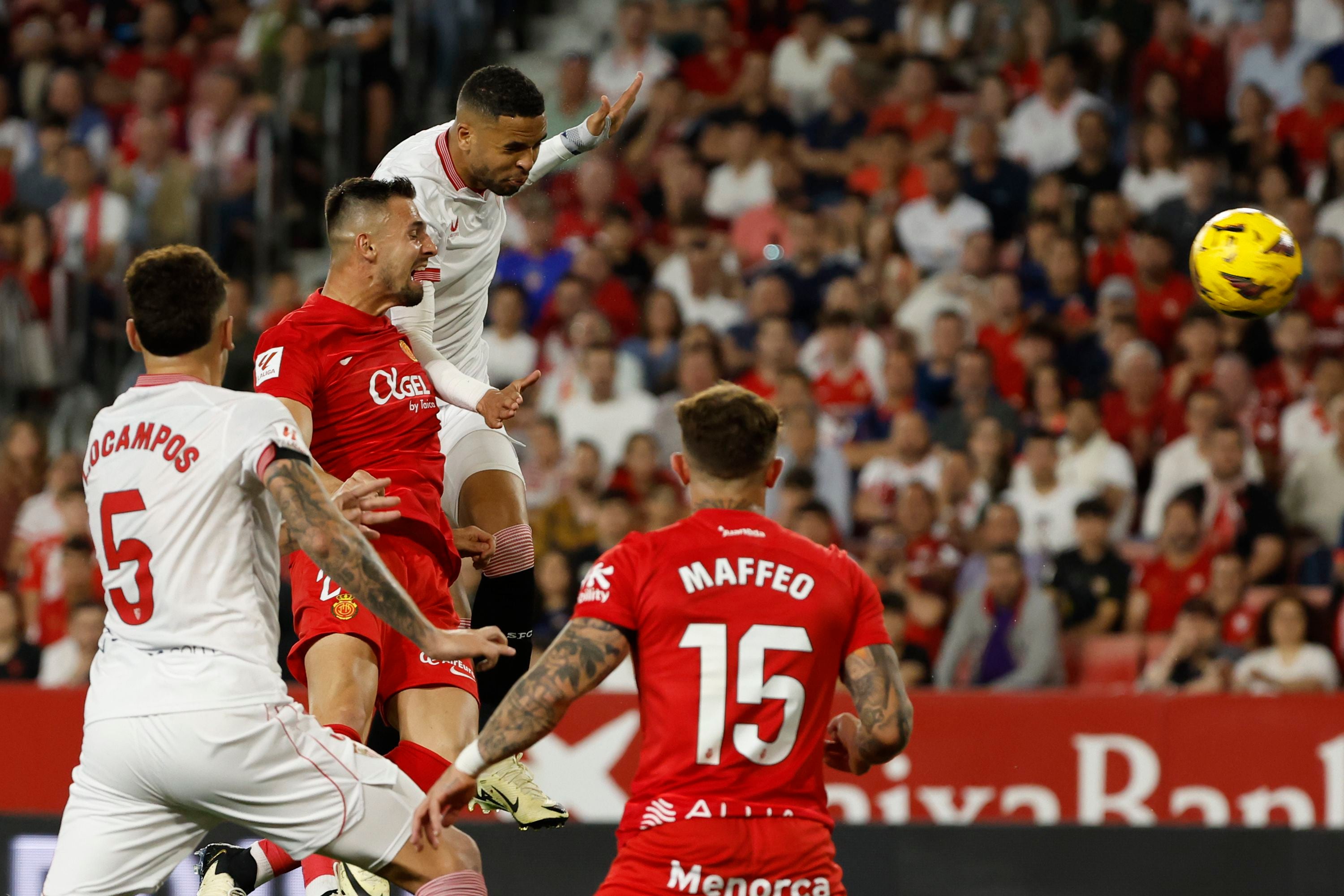 El Sevilla bate al Mallorca y llega prácticamente salvado al derbi