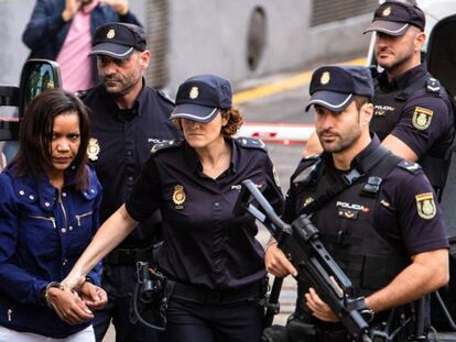 Ana Julia Quezada a su llegada a la Audiencia Provincial de Almería. En vídeo, los peritos declaran que encontraron sangre de Gabriel en la ropa interior del niño, el coche de Ana Julia y en la vivienda.