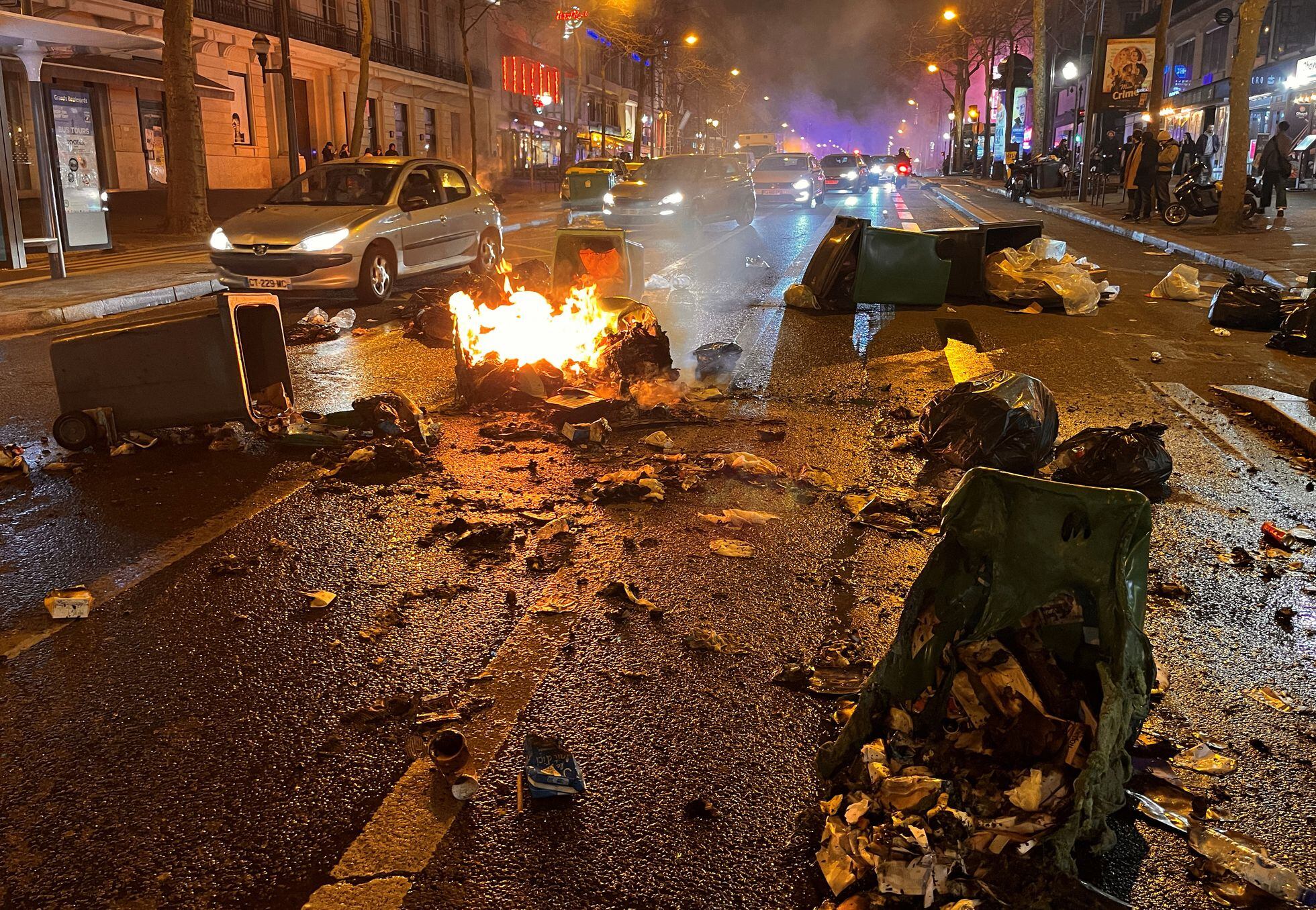 Paris news. Забастовка в Париже сейчас. Столкновения с полицией во Франции.