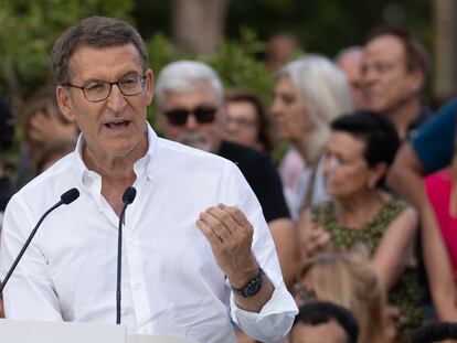 El candidato del PP para la Presidencia del Gobierno, Alberto Núñez Feijóo, durante un mitin para las elecciones del 23J en Turó Park, a 17 de julio de 2023, en Barcelona.