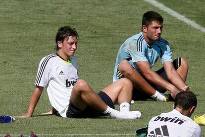 Mesut Özil, durante un entrenamiento del Madrid.