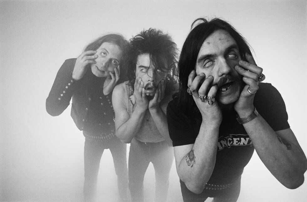 Los miembros de la banda británica Motorhead, en Londres en diciembre de 1980.