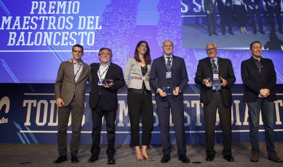 Pepu Hernández, Manolo Coloma y Lolo Sainz recogen sus premios de manos de Gonzalo Martínez, Carlota Castrejana y José Luis Llorente