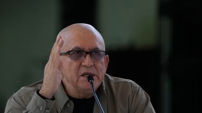 Antonio García, primer comandante del ELN, durante una rueda de prensa en la Casa Cultural Aquiles Nazoa en Caracas, Venezuela, el 4 de octubre de 2022.