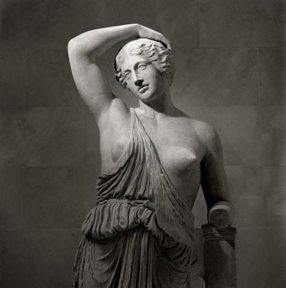 Amazona herida en una copia romana de una escultura griega.