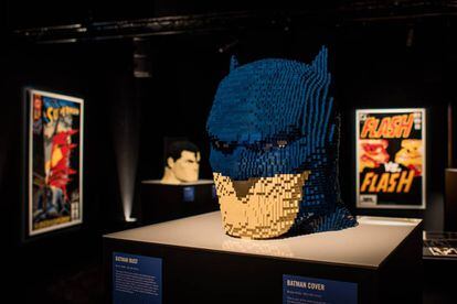 Busto de Batman realizado con Lego del artista Nathan Sawaya.