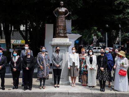 Inauguración de la estatua de Leona Vicario en el Paseo de la Reforma de Ciudad de México.