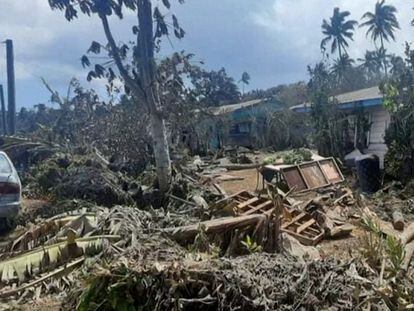 Imagen tomada en la capital de Tonga, Nuku’alofa, este miércoles. (Marian Kupu / REUTERS)