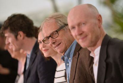 Ken Loach y, en primer término, el guionista Paul Laverty en la presentación en Cannes de 'Jimmy' s Hall'.