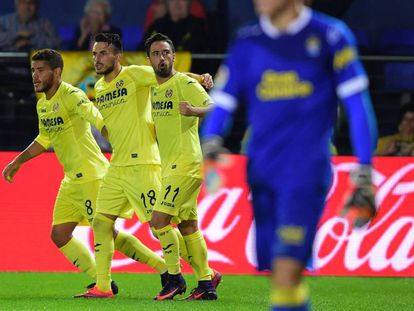El Villarreal festeja el primer gol.