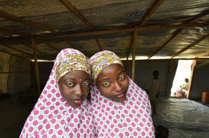 Musulmanas de Nigeria refugiadas en Baga Sola, Lago Chad, tras las incursiones de los terroristas en los alrededores. 