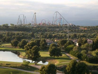 Terrenos del futuro Barcelona World ( BCN World) en Salou y Vilaseca. En primer termino el campo de golf, a la izquierda los terrenos, al fondo el parque Port Aventura.