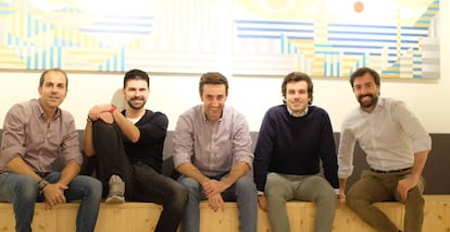 De izquierda a derecha: Sergi de Pablos, Rubén Ferreiro, David Baratech, Alejandro Fresneda y Patxi Archanco, fundadores de Yaba.