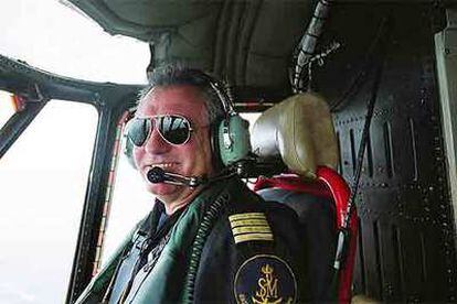 El comandante Joaquín Ortiz de Zárate, a bordo de un helicóptero en una foto tomada hace unos meses.