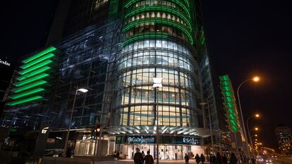 Exterior de un centro comercial de El Corte Inglés, en Madrid.
