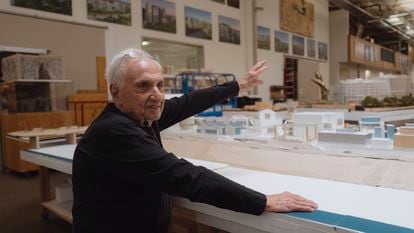 El arquitecto Frank Gehry en su estudio de Los Ángeles, en diciembre.