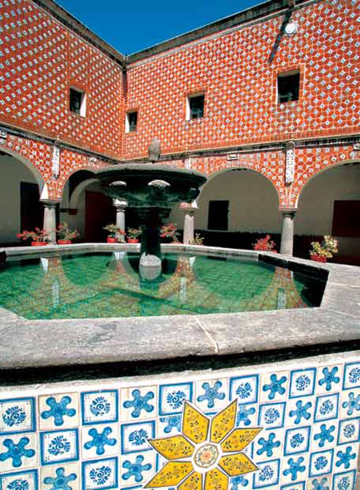 Patio del Convento de Santa Rosa. Puebla, siglo XVII Cultura EL PAÍS