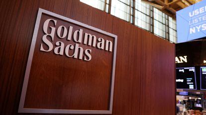 El logotipo de Goldman Sachs, en el parqué de la Bolsa de Nueva York, en una imagen de archivo.