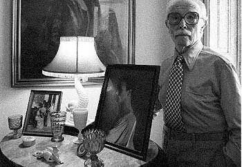 El poeta Juan Gil-Albert (1904-1994), en su casa de Valencia en 1981.