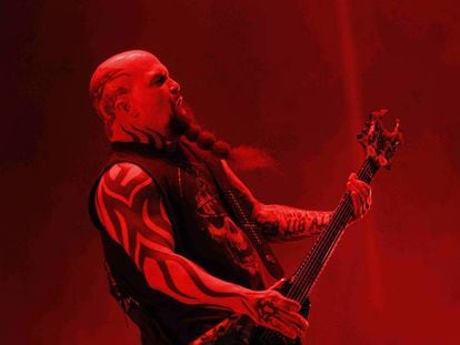 El guitarrista Kerry King de la banda Slayer durante uno de sus conciertos en España.