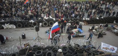 Manifestantes prorrusos durante las protestas en Donetsk.
