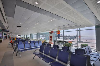 Interior de la terminal 1. El proyecto contempla dos terminales espejadas, en forma de hache, pero el próximo 21 de marzo la Sedena espera inaugurar solo la primera.