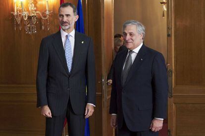 El Rey junto al presidente del Parlamento Europeo Antonio Tajani este viernes en Oviedo.