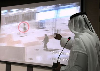 Un vídeo presentado hoy en Dubai muestra a algunos sospechosos del asesinato de Mahmud Abdel Rauf al Mabhuh, uno de los líderes de Hamás