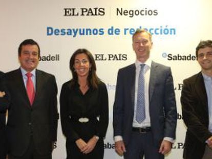 De izquierda a derecha, Ricardo Gonz&aacute;lez (Mutuactivos), Fernando Tejada (Banco de Espa&ntilde;a), M&oacute;nica Guardado (AFI), Johan Svensson (Banco Sabadell) y Borja Su&aacute;rez (U. Aut&oacute;noma de Madrid). 