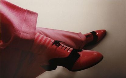 Obra 'Zapatos de color rosa', impresión lightjet en papel metálico montada en sintra