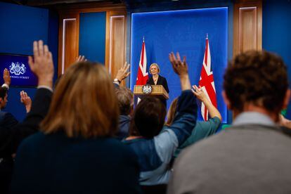 La primera ministra británica, Liz Truss, durante una comparecencia para explicar su política económica en Londres, el 14 de octubre.
