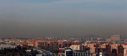 Boina de contaminacion en Madrid desde Mercamadrid ayer miércoles.