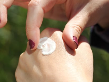La llamada 'crema milagro' es top ventas en Amazon y dejará tus manos hidratadas y suaves.