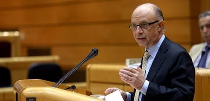 El ministro de Hacienda, Cristóbal Montoro, en el Senado.