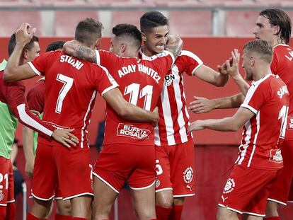 Los jugadores del Girona celebran este jueves el gol de Stuani ante el Almería en Montilivi.