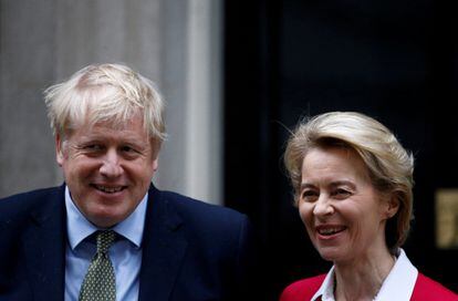 La presidenta de la Comisión Europea, Ursula von der Leyen, junto al primer ministro Boris Johnson en su último encuentro el pasado mes de enero en Londres.