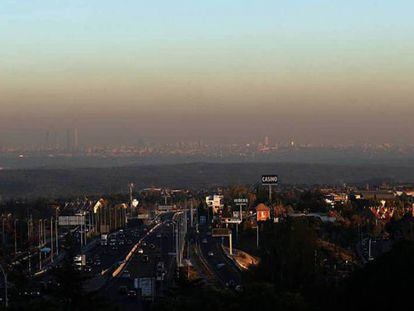 La boina de polución de Madrid, durante uno de los episodios de alerta por la contaminación