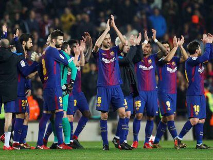 Els jugadors del Barcelona celebren la victòria.