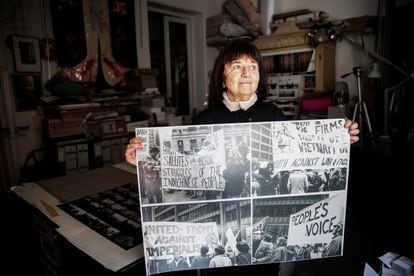 Marisa González, artista pionera del arte electrónico en España y militante feminista, en su estudio de Madrid.