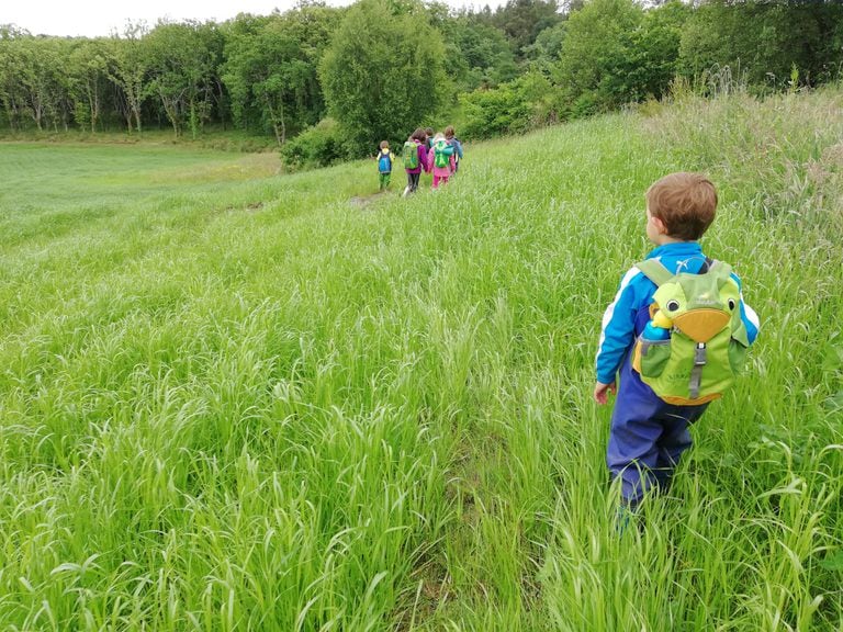 Niños de la escuela bosque Nenea, en Lugo