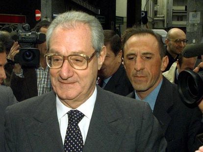 Cesare Romiti, en una fotografía de archivo, a su llegada a una reunión con la asociación industrial Confindustria, el 16 de octubre de 1997, en Milán. 