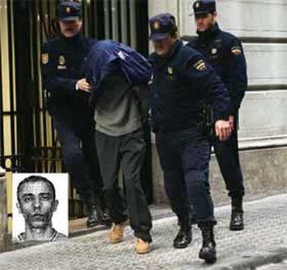 Pérez Rangel, en un traslado, y abajo, en una fotografía policial.