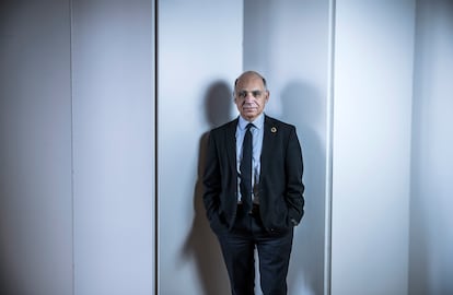 Lluís Comerón, presidente del Consejo Superior de los Colegios de Arquitectos de Espana, en su despacho.