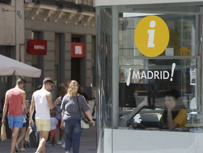 Quiosco de información turística del Ayuntamiento de Madrid en Callao.